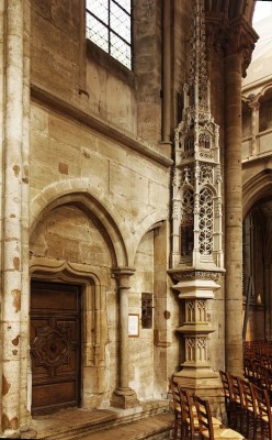 Semur en Auxois - Collégiale Notre-Dame - tour eucharistique.jpg